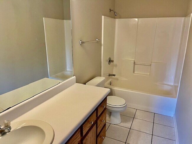Building Photo - Rockcreek Dr #3 &amp; 355 Mathis