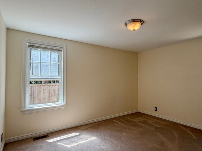 Building Photo - Lovely 4bd/2bth Haller Lake Home in North Seattle, $3,995/mo.