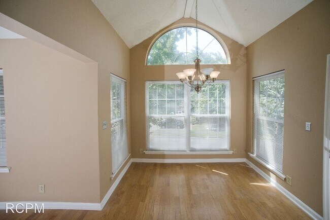 Building Photo - 2 br, 2 bath House - 1039 Stones Throw