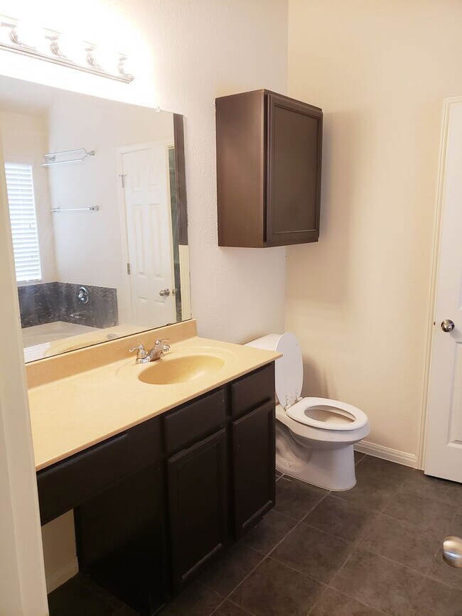 Building Photo - 3 BR/2BA | Single Family Home | 1-Car Garage Parking | Fenced backyard| In Manor!