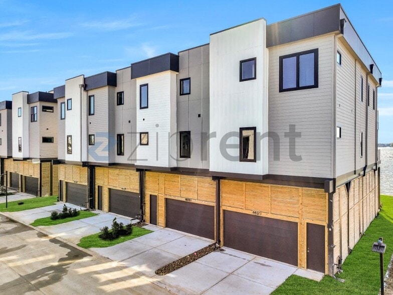 Building Photo - Unit