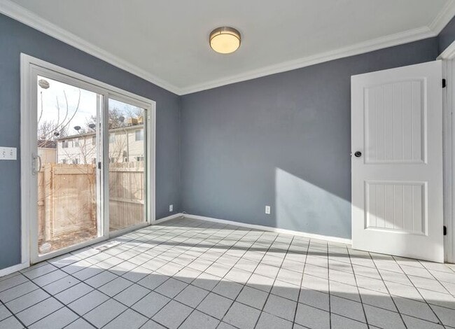 Building Photo - Awesome Rose Park Thouse in quiet community!