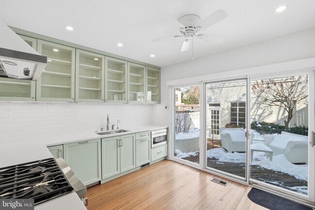 Building Photo - 1635 35th St NW