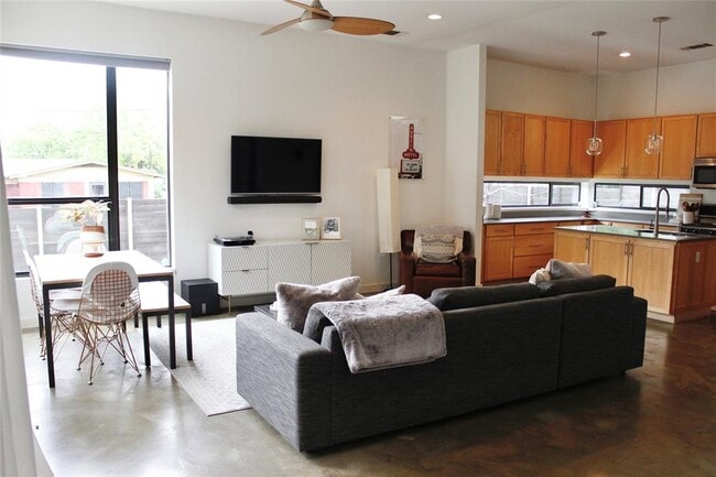 Building Photo - 3700 Garden Villa Ln