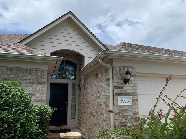 Building Photo - 3023 Aspen Ln