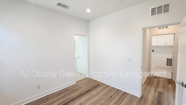 Building Photo - 35944 Randall Ln