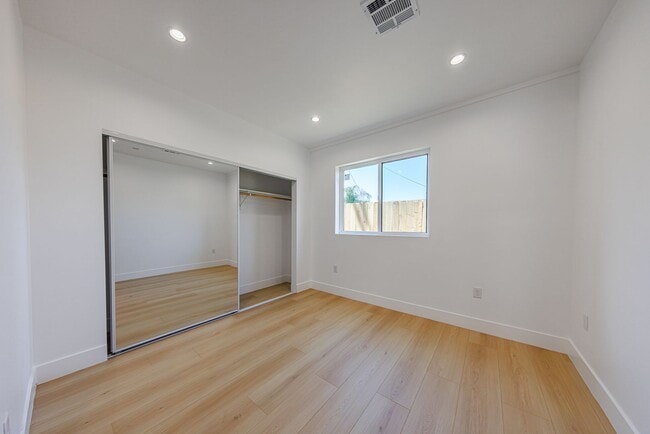 Building Photo - 1259 S Longwood Ave