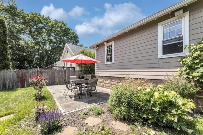 Building Photo - 32 Cotuit St