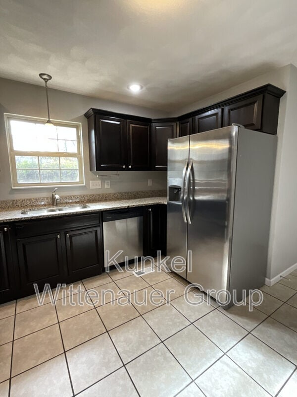 Building Photo - 47 Oak Pointe Cir