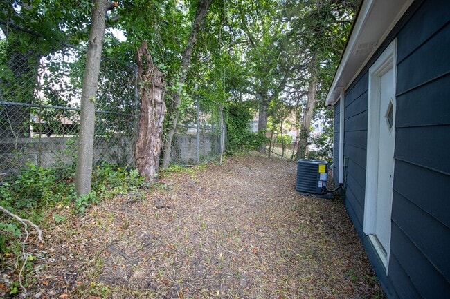 Building Photo - Downtown Columbia Renovated 2BR/1BA | Modern Finishes, Prime Location Near Five Points