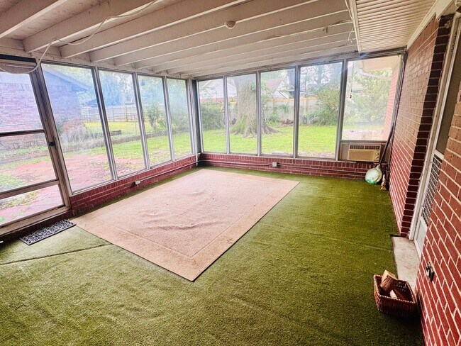 Building Photo - Beautiful corner lot. This home is very sp...