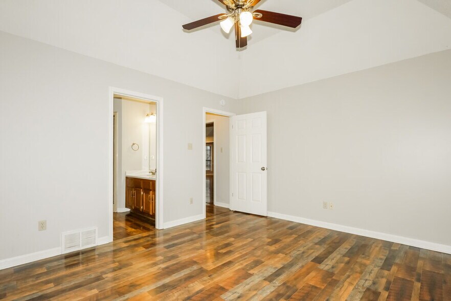 Building Photo - 3780 Westridge Cove