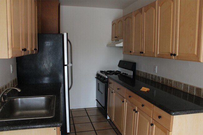 Building Photo - 6657 Sueno Rd