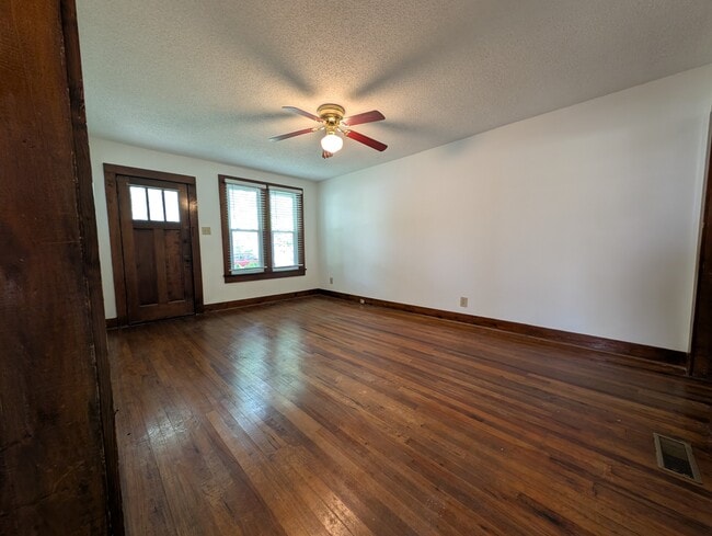 Building Photo - 203 5th Ave