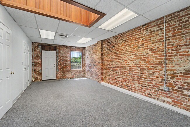 Building Photo - 1113