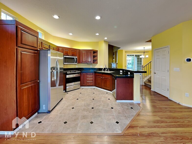 Building Photo - 1723 NE Ashberry Dr