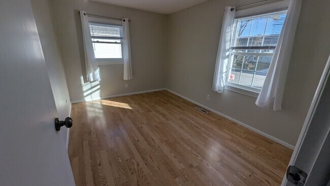 Building Photo - 1750 W 54th St