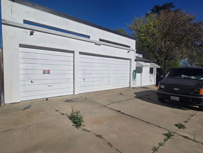 Building Photo - 1203 Buena Vista Ave