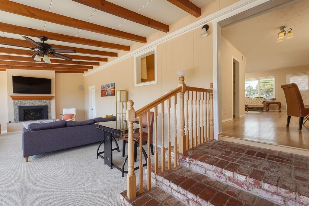 Building Photo - 1000 Portola Dr