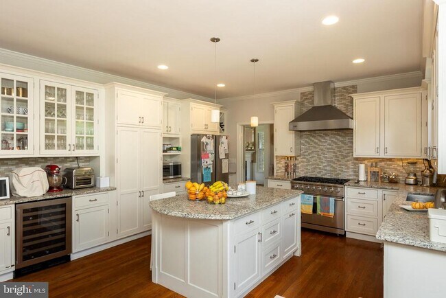 Building Photo - 8809 Saunders Ln