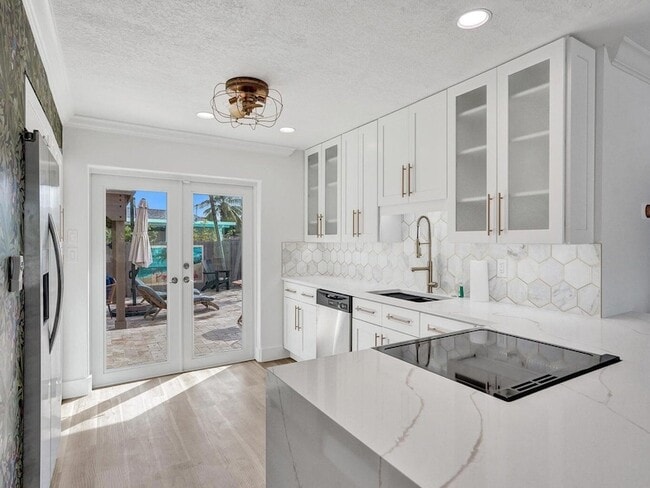 Building Photo - 2750 NE 10th Ave