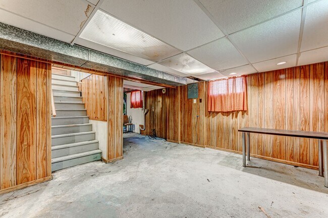 Building Photo - 500 Melrose St