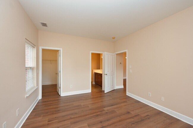 Building Photo - **PRISTINE GARDEN-LEVEL CONDO ON THE FIRST LEVEL NEAR PAVILION AND COMMUNITY GREEN SPACE**