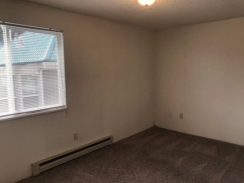 Building Photo - 500 NE Maiden Ln