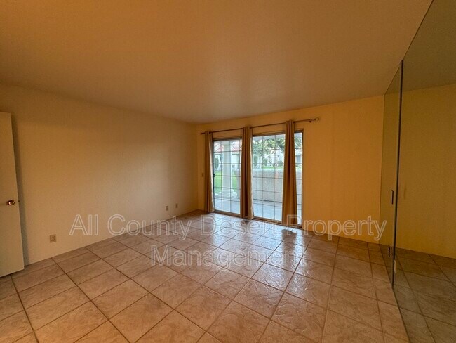 Building Photo - 2701 E Mesquite Ave