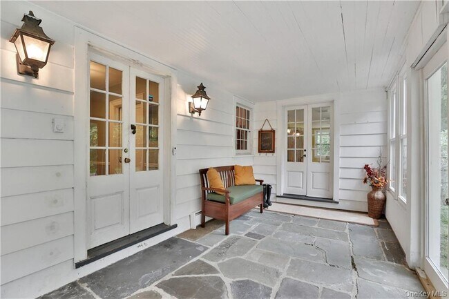 Building Photo - 6 Raven Way