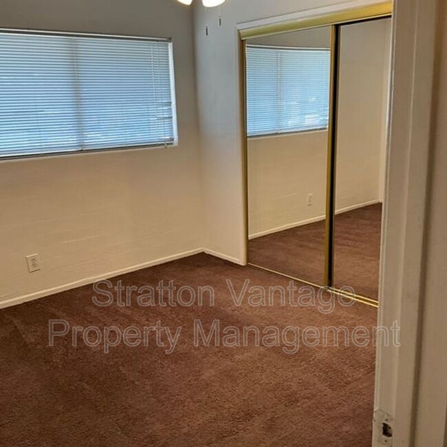 Building Photo - 810 E Colter St