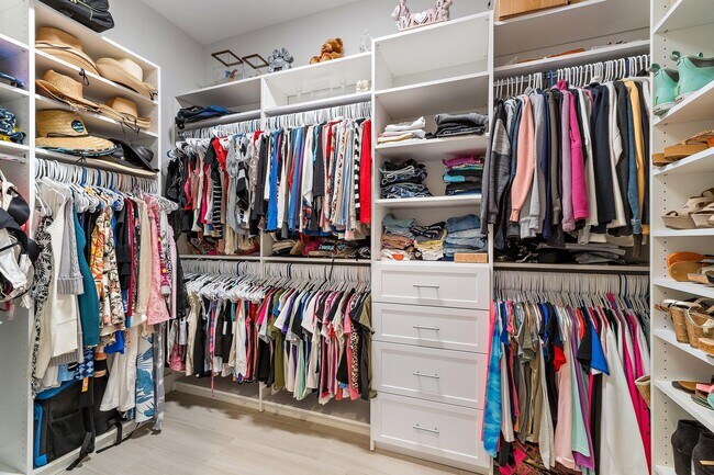 Building Photo - 12955 SW Kanner Hwy