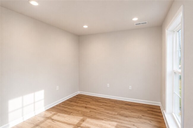 Building Photo - 210 Gress Rd