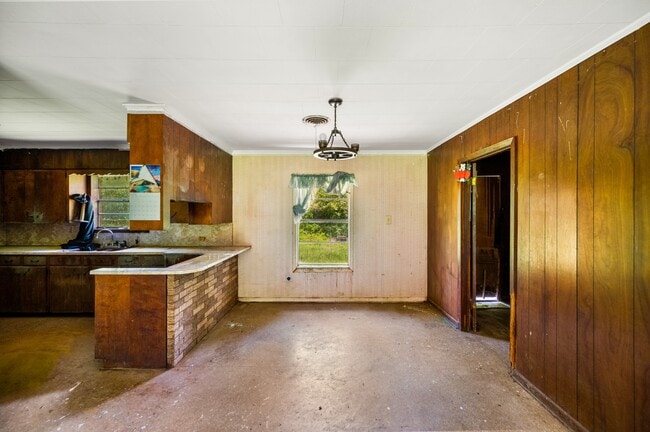 Building Photo - 1021 Lutz Loop