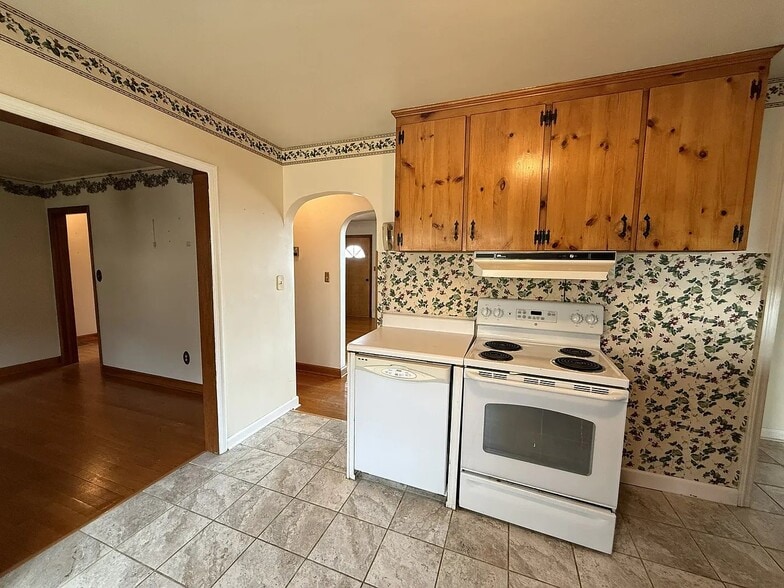 Building Photo - 3900 S Main St