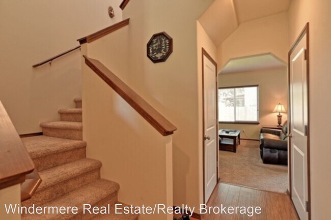 Building Photo - 3 br, 2.5 bath House - 6929 61st Dr NE