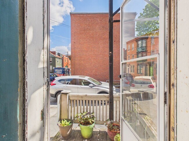 Building Photo - 1017 N Front St