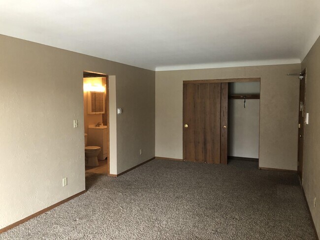 Building Photo - 1640 Cumberland St