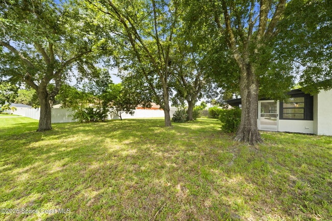 Building Photo - 325 Eva St NE