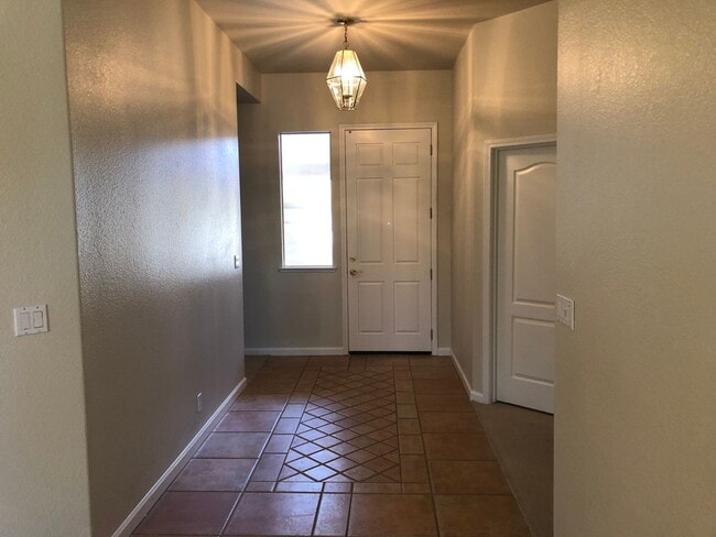 Building Photo - Broadstone 3 Bedroom + Office AND a 3 Car Garage Single Story with Low Maintenance Backyard