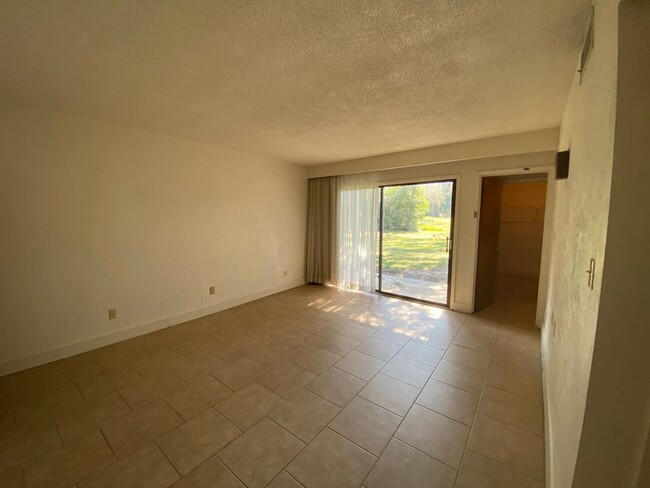 Building Photo - 2 Bedroom, 2 Bath Condo in Grenelefe