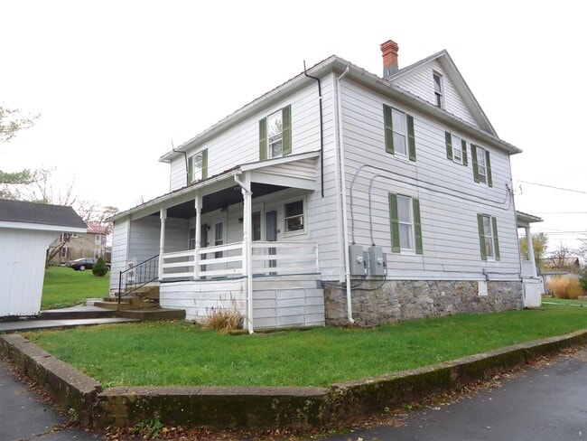 Building Photo - 2432 W 1st St