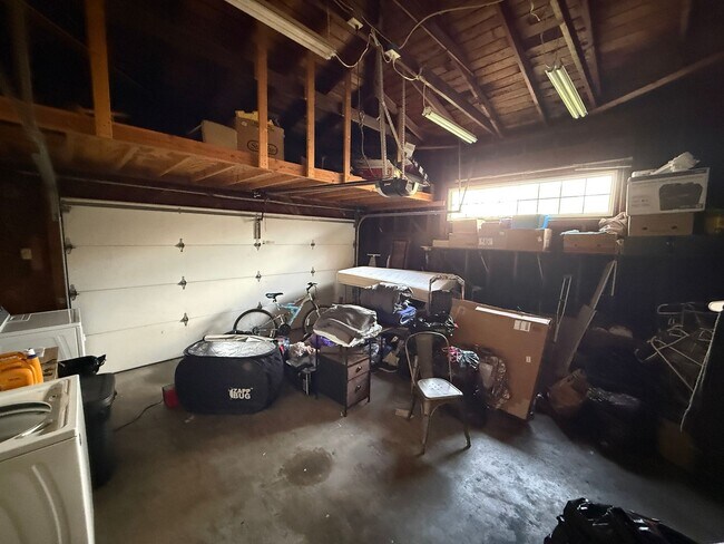 Building Photo - 5223-5225 E Falls View Dr