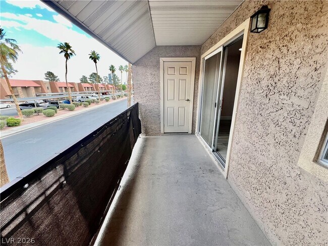 Building Photo - 5295 Indian River Dr