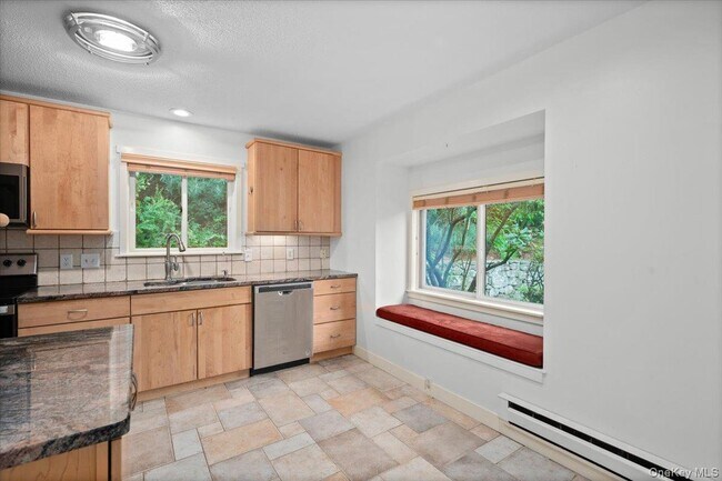 Building Photo - 605 A Heritage Hls