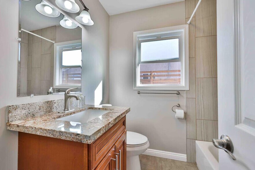 Building Photo - 6479 Carthage St