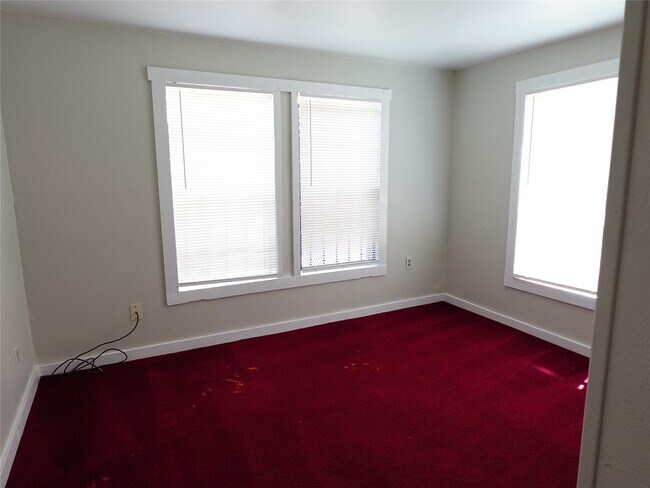 Building Photo - 4818 Hirsch Rd