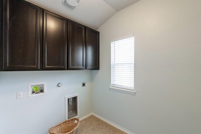 Building Photo - 404 Buttercup Creek Blvd