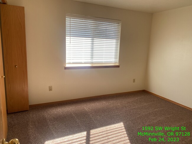 Building Photo - 1592 SW Wright St