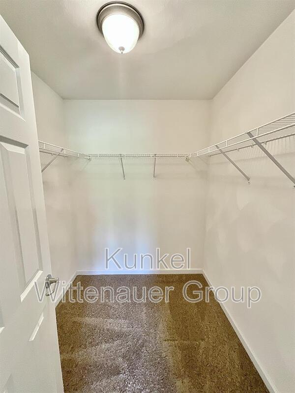 Building Photo - 48 Oak Pointe Cir